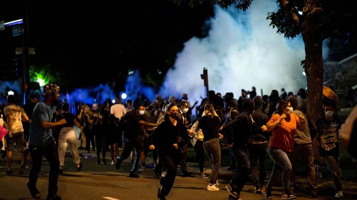 Vypadáte slabošsky, vzkázal Trump guvernérům. Proti demonstrantům mají být tvrdší