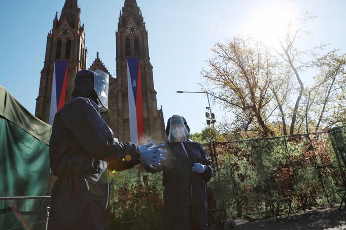 Testování kolektivní imunity vůči koronaviru na pražském náměstí Míru.