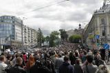 Bezmála deset tisíc demonstrantů přišlo na opoziční procházku.
