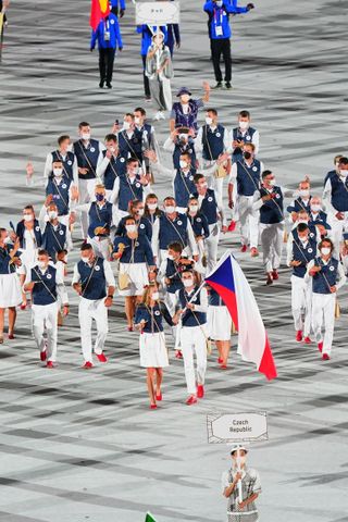 Česká výprava při zahájení olympiády v Tokiu 2020