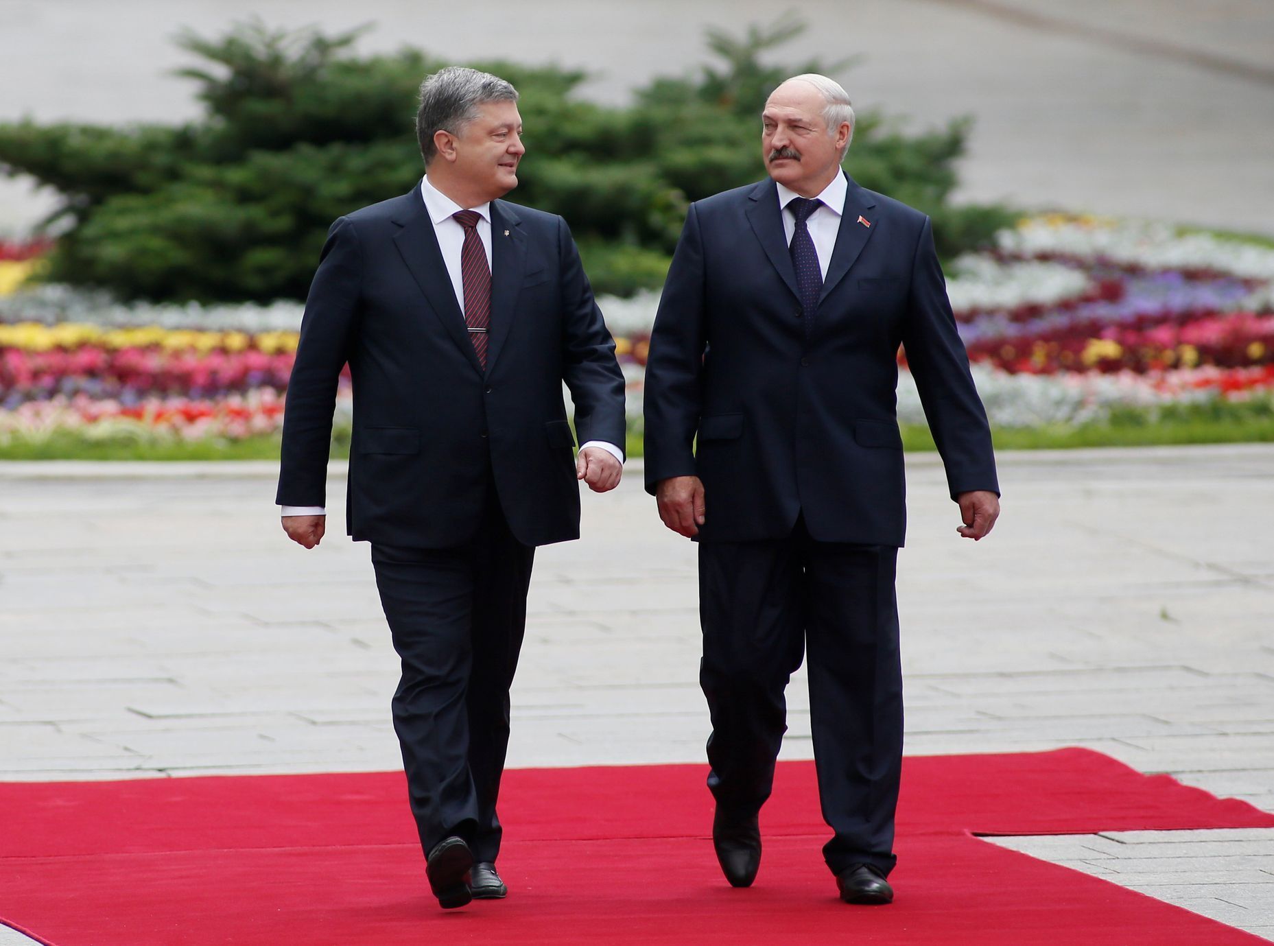 Lukašenko s Porošenkem při návštěvě Kyjeva