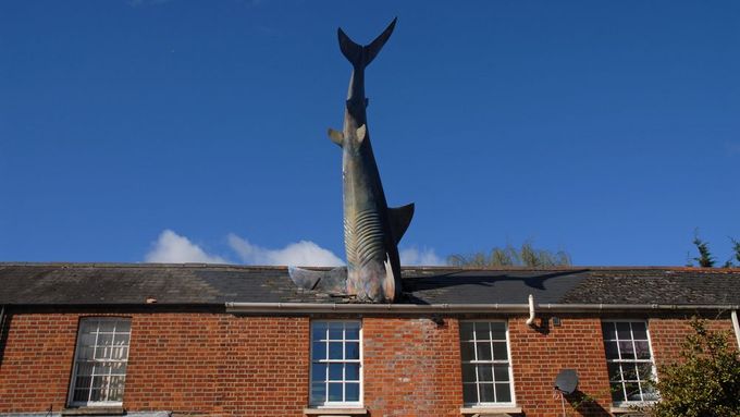 Haddingtonský žralok z roku 1986 je symbolem války i britského podivínství.