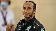 Pilot týmu formule 1 Mercedes Lewis Hamilton překonává jeden rekord Michaela Schumachera za druhým, ale co se týče výdělků, rekordmanem není. 82 milionů dolarů (1,72 miliardy) ho vyneslo "jen" na osmé místo.