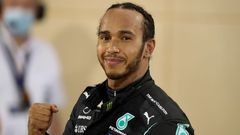 Pilot týmu formule 1 Mercedes Lewis Hamilton
