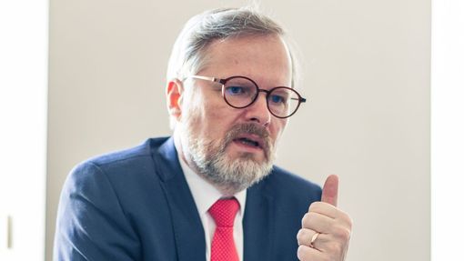 Předseda vlády Petr Fiala při rozhovoru s Aktuálně.cz v dubnu 2022