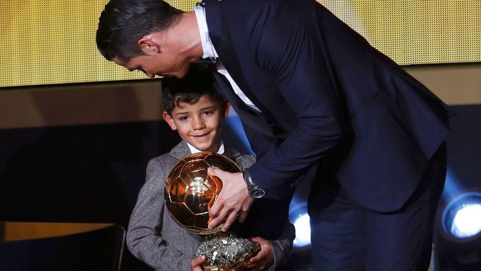 Prohlédněte si galerii z vyhlášení  Zlatého míče FIFA pro rok 2014, jenž získal stejně jako v předchozím roce portugalský kanonýr Cristiano Ronaldo.