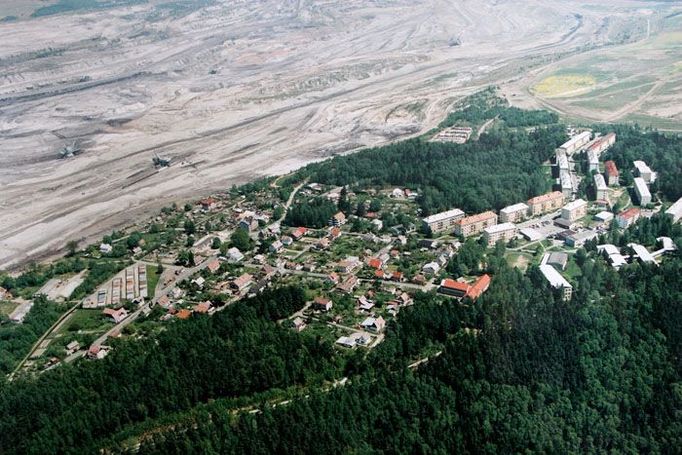 Bukovany obklíčeny těžební jamou dolu Medard. To bylo před dvaceti lety, vše se má nyní změnit.