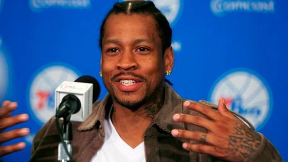 Hrající legenda NBA Iverson se představila divákům v Istanbulu