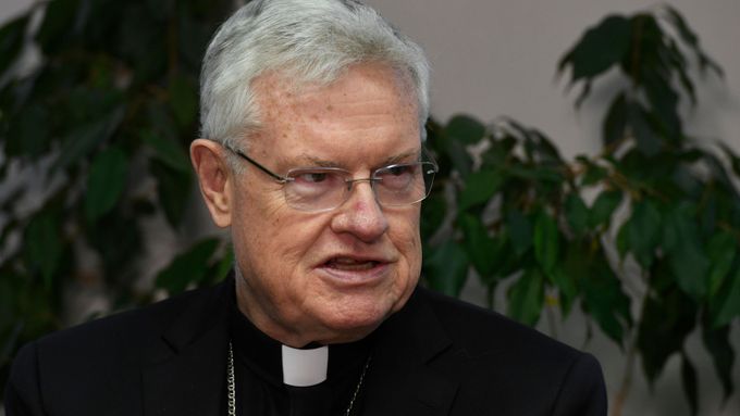 Dosavadní apoštolský nuncius  v Česku Charles Daniel Balvo.