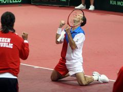 On we go (Radek Štěpánek celebrates his win)
