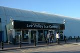 Londýnská hokejová hala Lee Valley Ice Centre vypadá zvenku jako nafukovací.