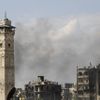 Kouř nad velkou umájskou mešitou v Aleppu