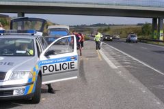 Nezastavujte u aut v odstavném pruhu D5, varuje policie