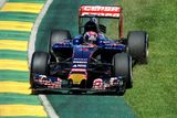 Mladý Max Verstappen se v Melbourne nakonec prvních bodů nedočkal, ve slušně rozjetém závodě mu nakonec jeho Toro Rosso vypovědělo poslušnost.