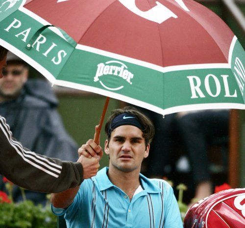 Federer pod deštníkem