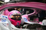 Také jiné týmy se halo snažily oživit barvou. Force India vsadila na svoji klasickou růžovou...