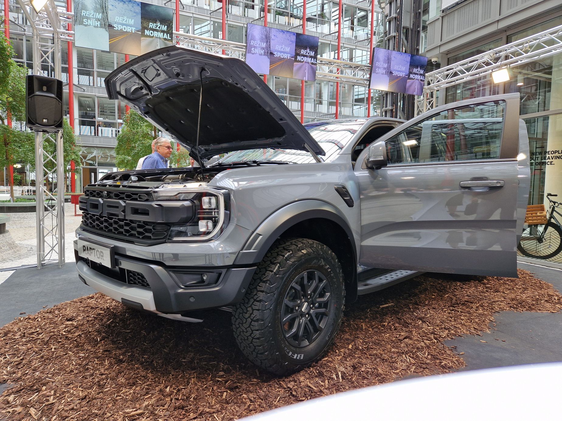 Ford Ranger Raptor živě Praha