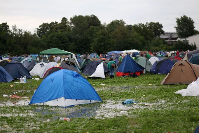 Ve stanovém městečku bylo ubytováno okolo patnácti tisíc lidí.