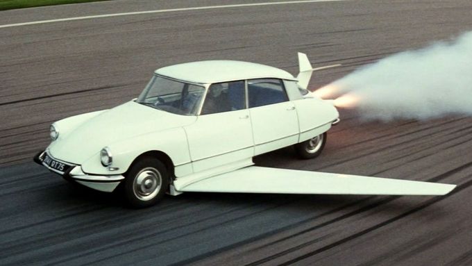 Citroën proslavila také filmová série o Fantomasovi, kde slavné DS umělo dokonce létat.
