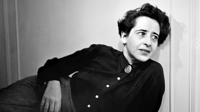Hannah Arendtová, jak ji roku 1944 v USA vyfotil Fred Stein.