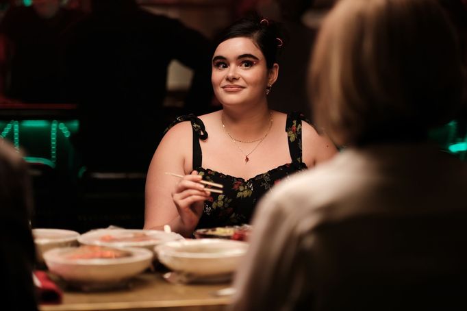 Barbie Ferreira jako Kat.