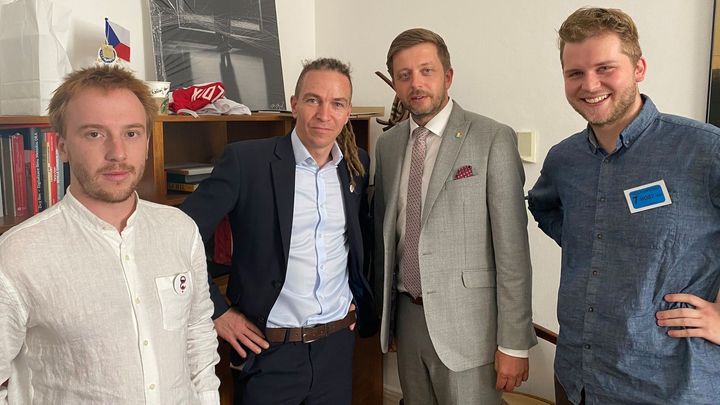 Starostové to zkouší s třetím partnerem. Piráti jsou nejpracovitější, tvrdí Rakušan