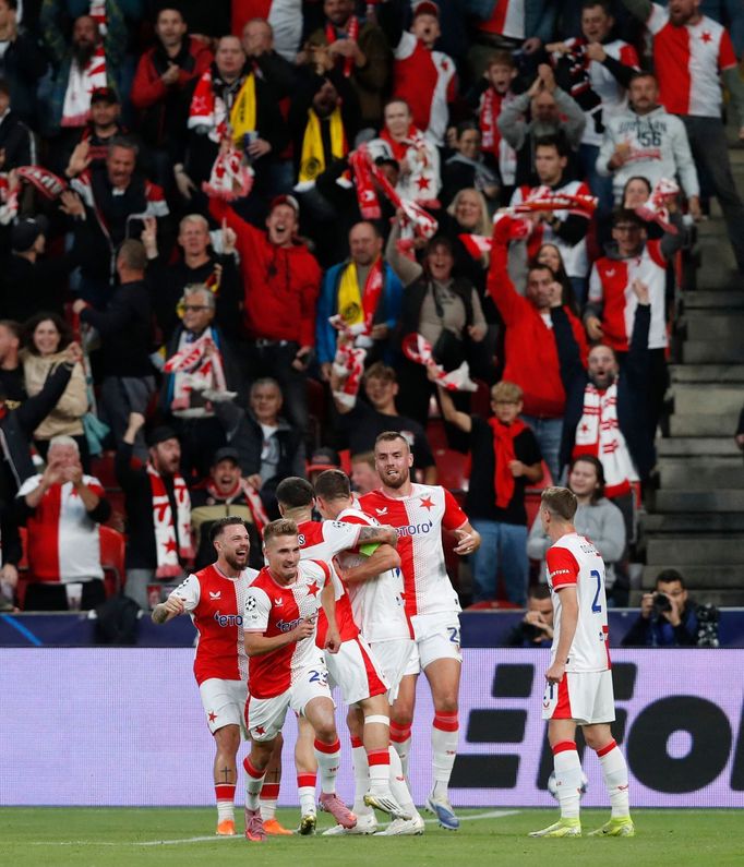 Radost fotbalistů Slavie v zápase proti Bodö/Glimt v Lize mistrů