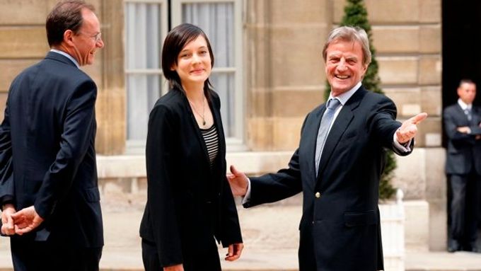 Clotilde Reissová s francouzským ministrem zahraničí Bernardem Kouchnerem (vpravo)