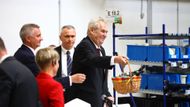 Z výstaviště se Zeman přemístil do strojírenské firmy ABB, kde v tovární hale odpovídal na dotazy zaměstnanců a nakonec převzal dva dárky. Neoficiálním dárkem byl košík s pochutinami a druhým, oficiálním, byla maketa robota, které ABB vyrábí.