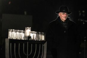 Foto: Židé v Praze zapálili první svíci chanuky, dorazil i izraelský velvyslanec