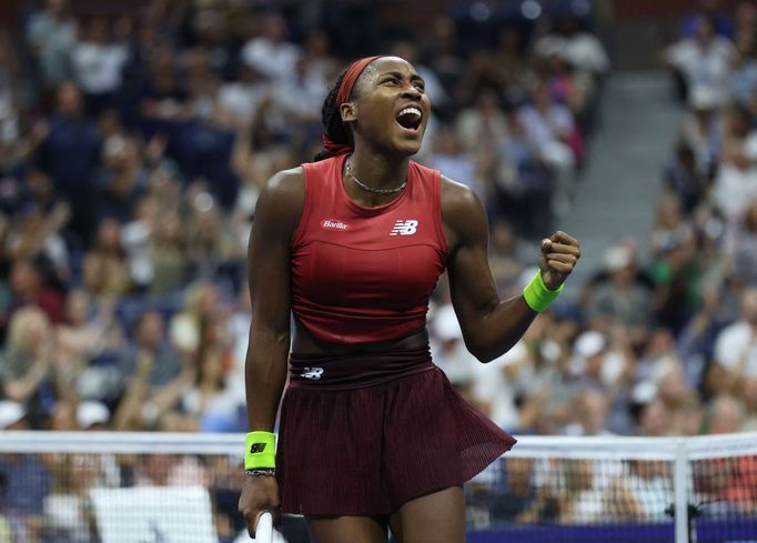 Coco Gauffová v utkání s Arynou Sabalenkovou