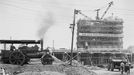 Archivní fotografie z éry 50. a 60. let 20. století, kdy na Letné v Praze vznikl a později zanikl nechvalně proslulý Stalinův památník.