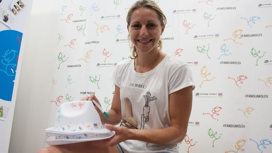 Vícebojařka Eliška Klučinová patřila mezi ty české účastníky olympiády, kteří dostali reprezentační kolekci hned druhý den po oznámení oficiální nominace do Ria.