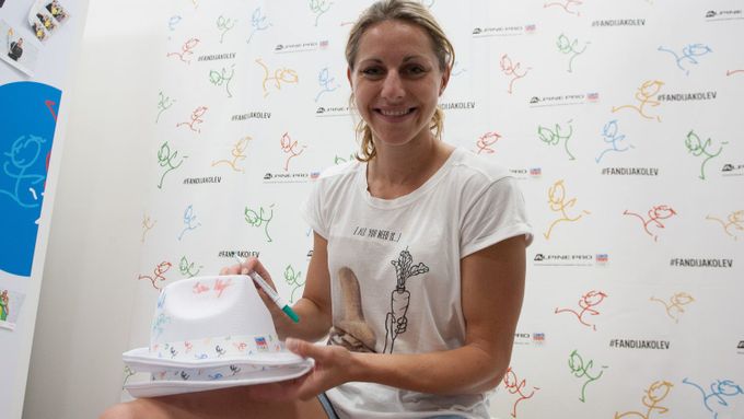 Vícebojařka Eliška Klučinová patřila mezi ty české účastníky olympiády, kteří dostali reprezentační kolekci hned druhý den po oznámení oficiální nominace do Ria.