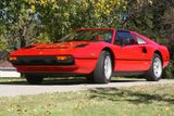 Do prodeje jde Ferrari 308 GTS Quattrovalvole, které se účastnilo natáčení seriálu Magnum v letech 1984 až 1985.