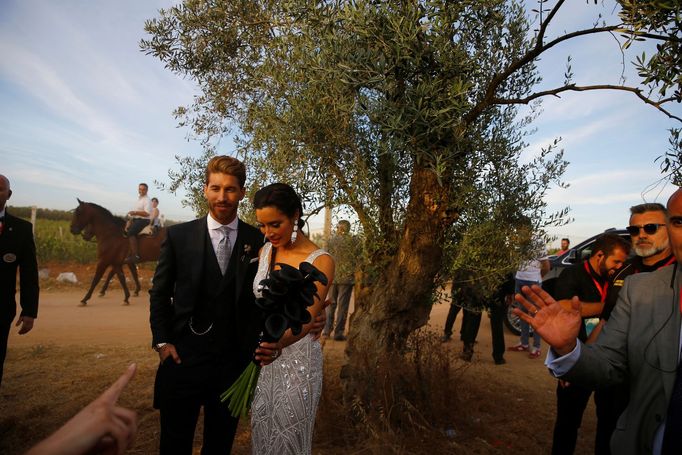 Real Madrid captain Sergio Ramos and his wife Pilar Rubio pose after their wedding on their property in Bollullos de la Mitacion, Spain June 15, 2019. REUTERS/Marcelo del