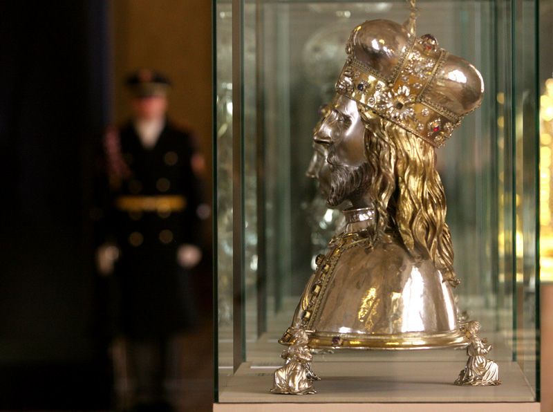 Výstava korunovačních klenotů ve Vladislavském sále