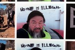 Aj Wej-wej v Praze: „No one is illegal.“ Nikdo není ilegál. Nebo jsme ilegálové my všichni