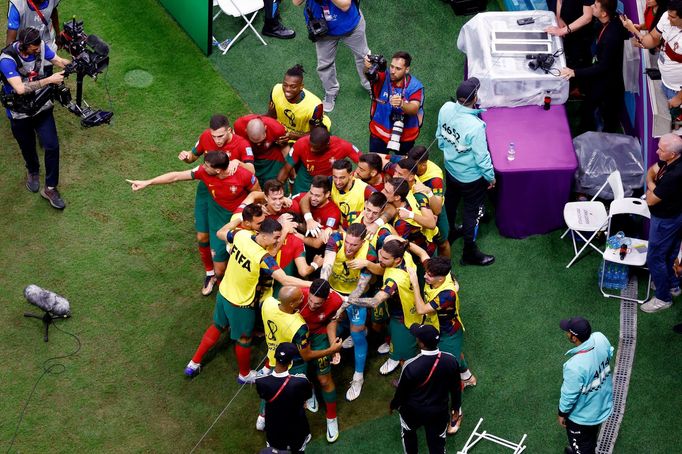 Ronaldo nechyběl v chumlu Portugalců slavících první trefu.