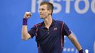 Tomáš Berdych slaví čtvrtfinálový triumf na turnaji ve Stockholmu nad Grigorem Dimitrovem.