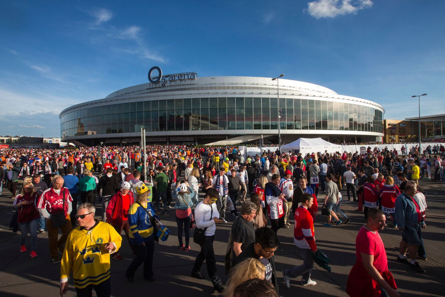 MS 2015: Česko - Kanada: fanoušci před O2 arenou
