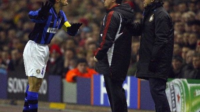 Trenér Interu Roberto Mancini (vpravo)