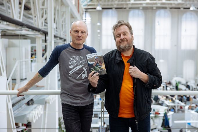 Moderátor podcastu Na dotek Petr Vizina a reportér Pavel Pawluscha Novotný.