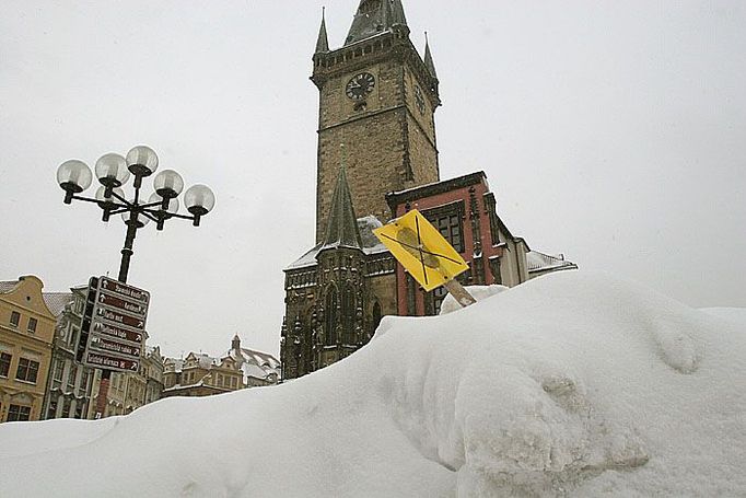 Sníh na Staroměstském náměstí.