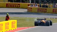 Havarovaný McLaren Landa Norrise ve VC Kanady F1 2025