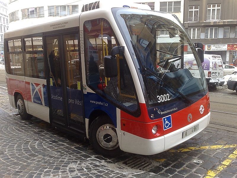Praha představila první elektrobus, který bude jezdit centrem města