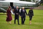 Trump zahájil oficiální část návštěvy Británie, přistál ve Windsoru