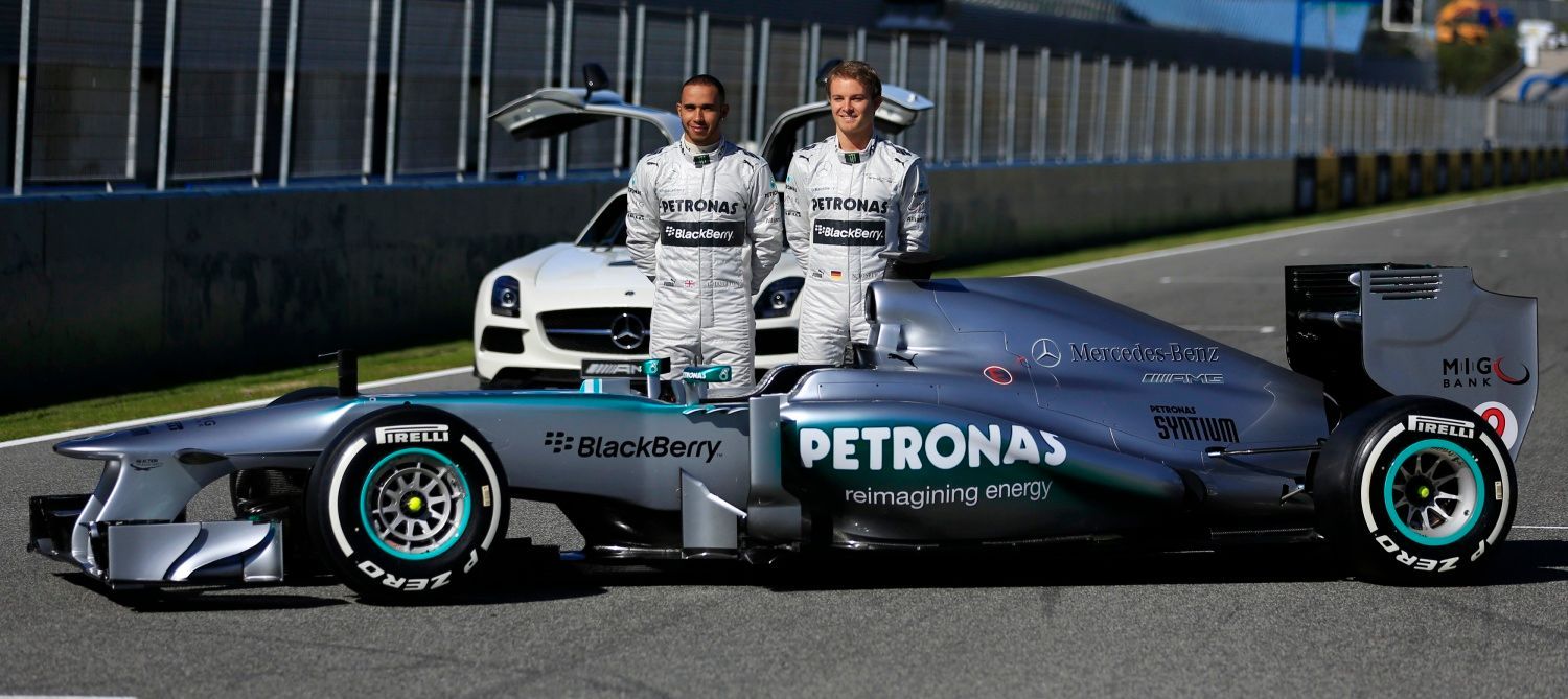 Mercedes W04: Lewis Hamilton a Nico Rosberg