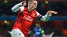 Fotbalista Arsenalu Lukas Podolski slaví gól v utkání Ligy mistrů 2012/13 proti Montpellier.