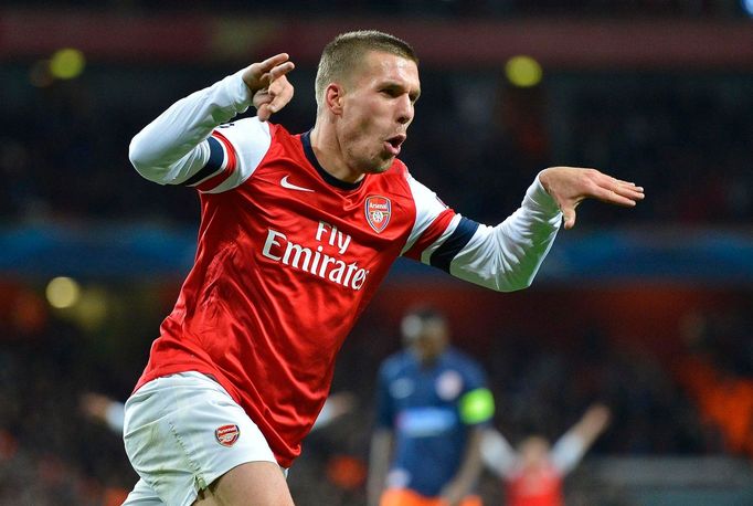 Fotbalista Arsenalu Lukas Podolski slaví gól v utkání Ligy mistrů 2012/13 proti Montpellier.